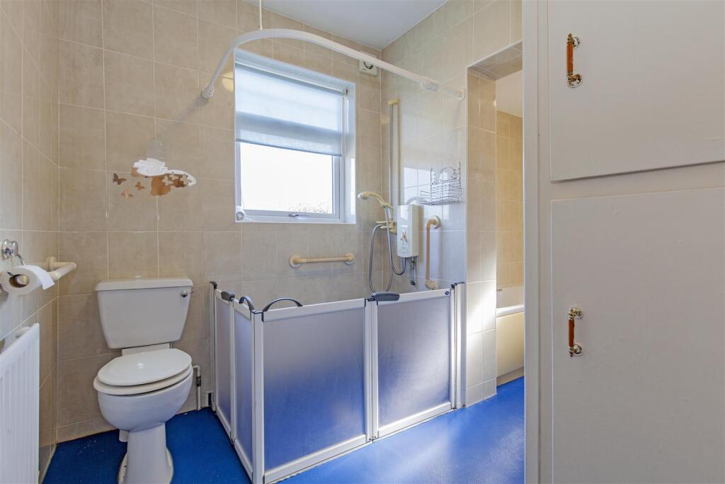 Fully Tiled Shower Room