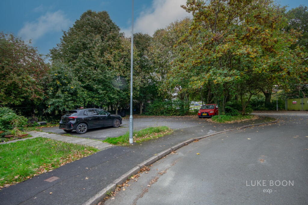 Moorland Gardens, Plympton, PL7 2FP