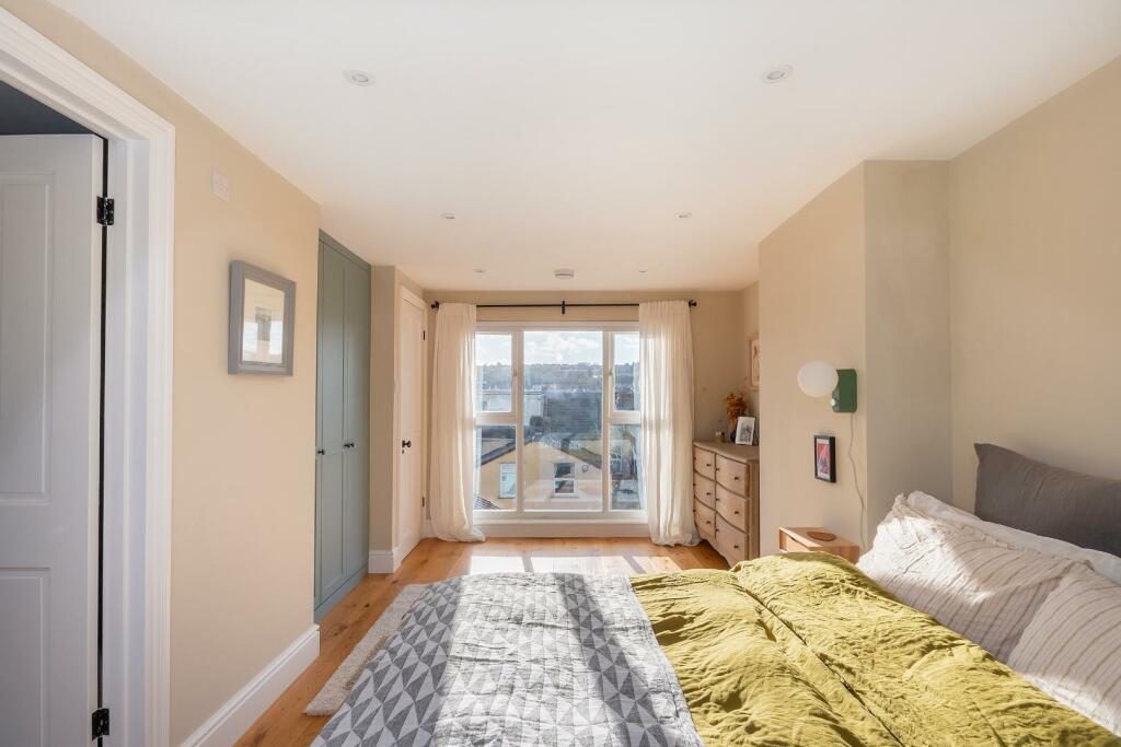 0D9RBR - Bedroom L.jpg