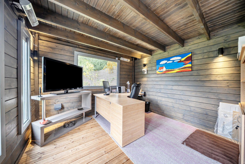 1360139-8-68ece605e19cf