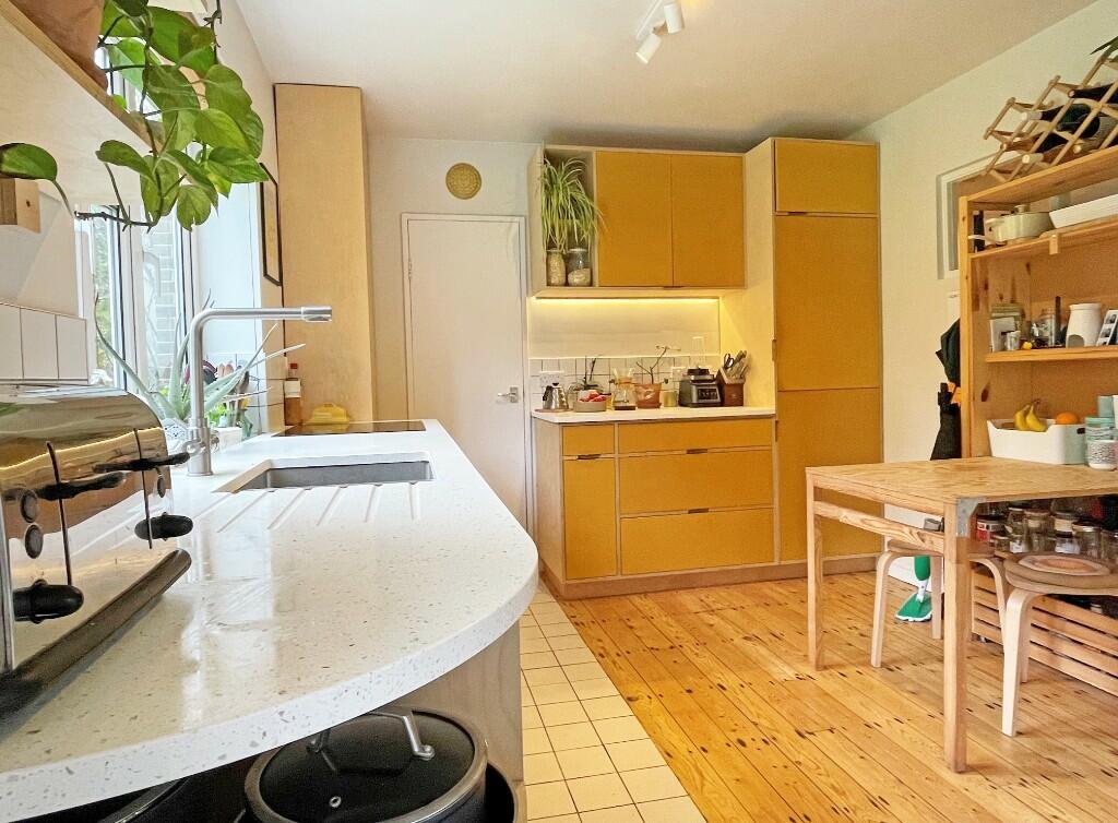Kit/Breakfast Room