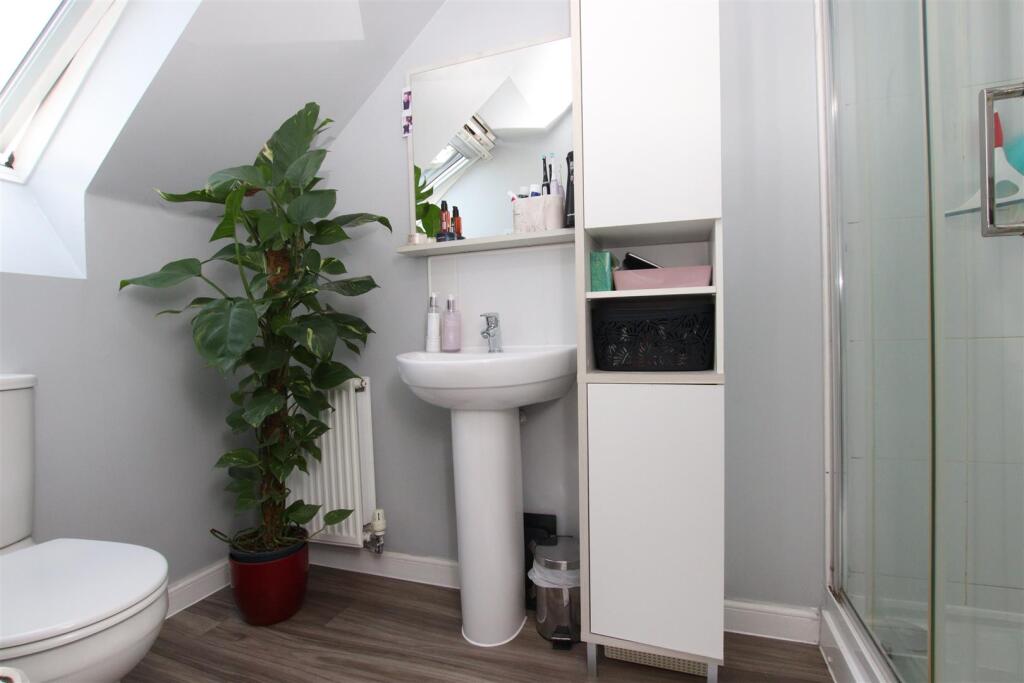 Ensuite.JPG