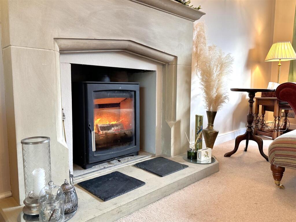 Feature Fireplace &amp; Log Burner 235
