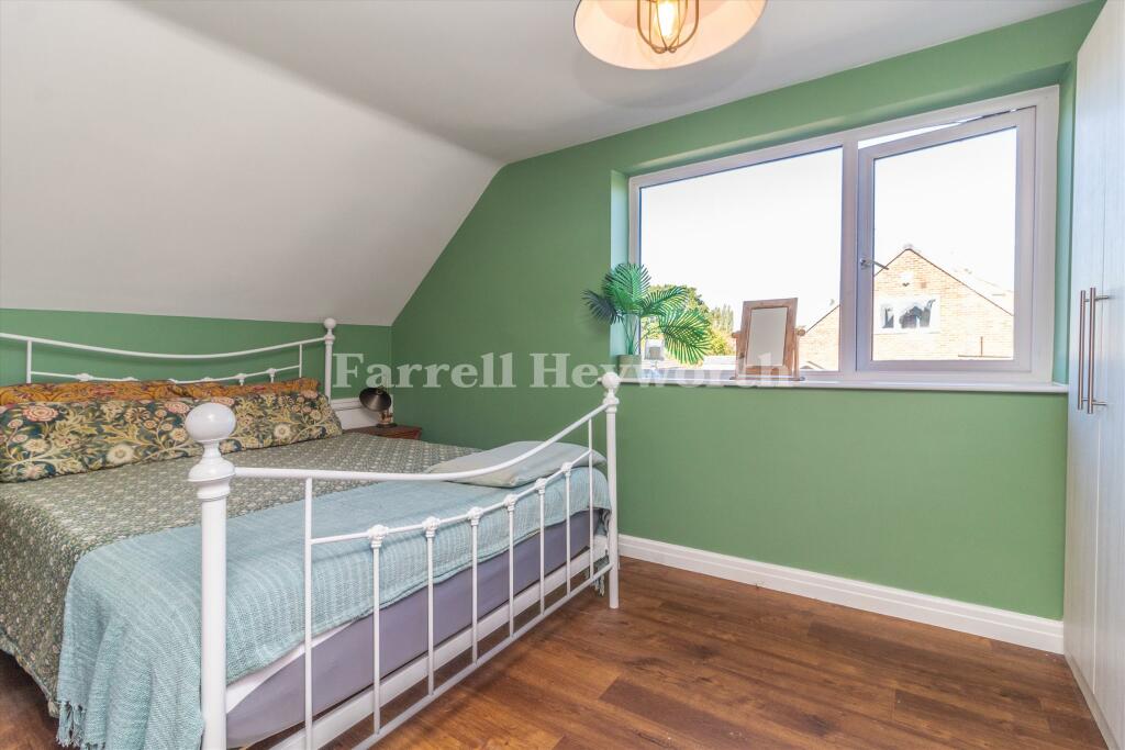 Bedroom 1 image 2