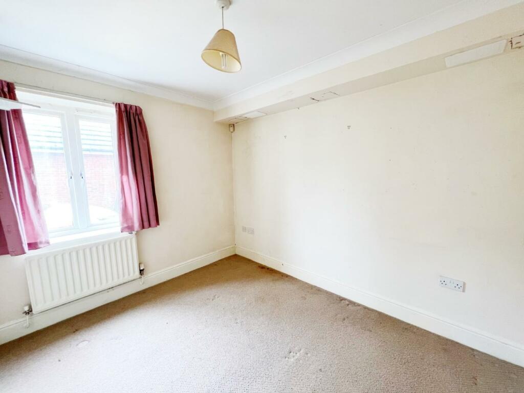 Bedroom 1.jpg
