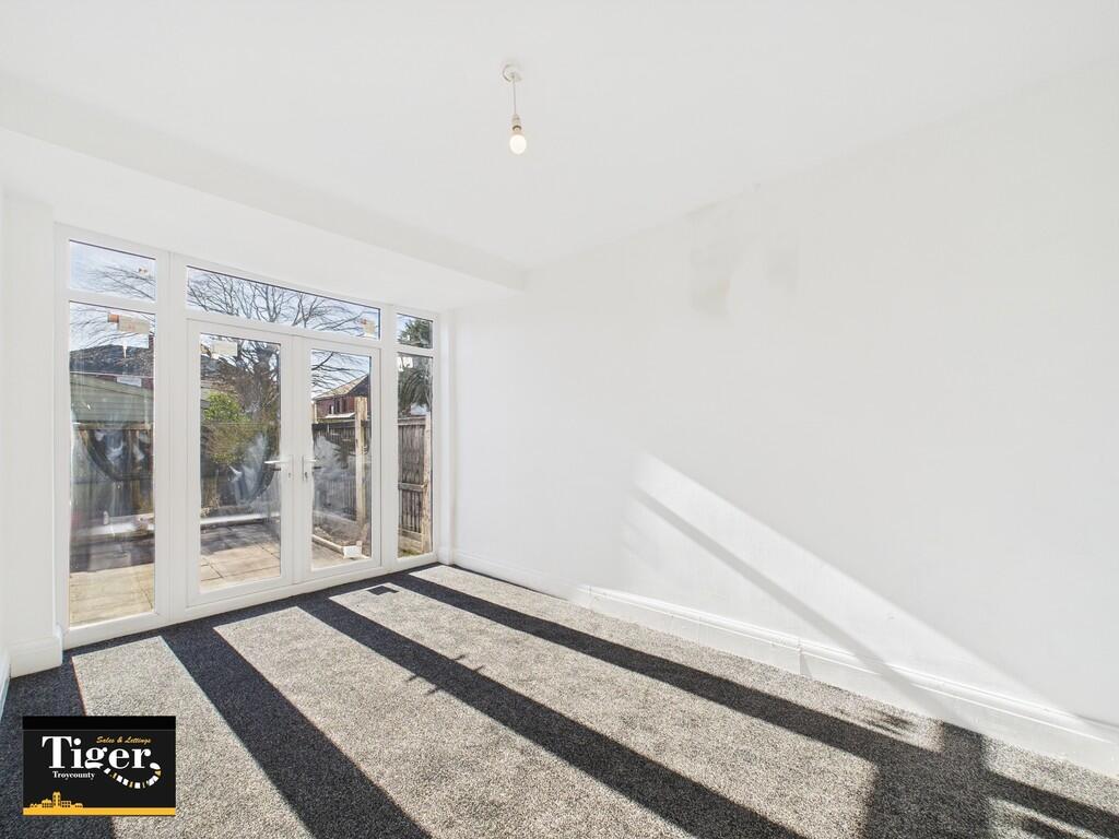 CAM02176G0-PR0503...