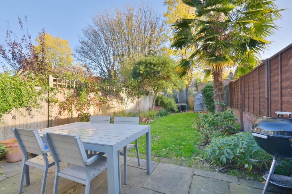 55'11 Lawned Family Garden