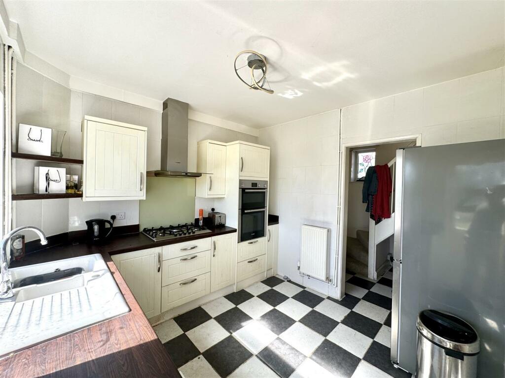 KITCHEN/BREAKFAST ROOM