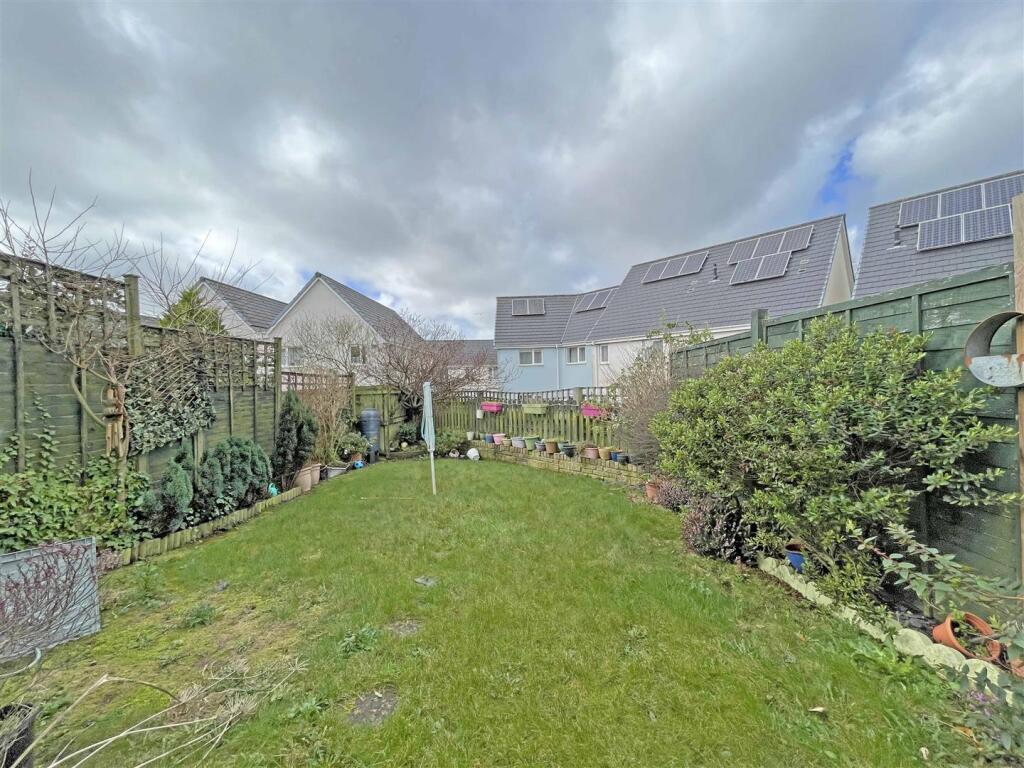 Yellowmead Road 40 Garden 3...jpg