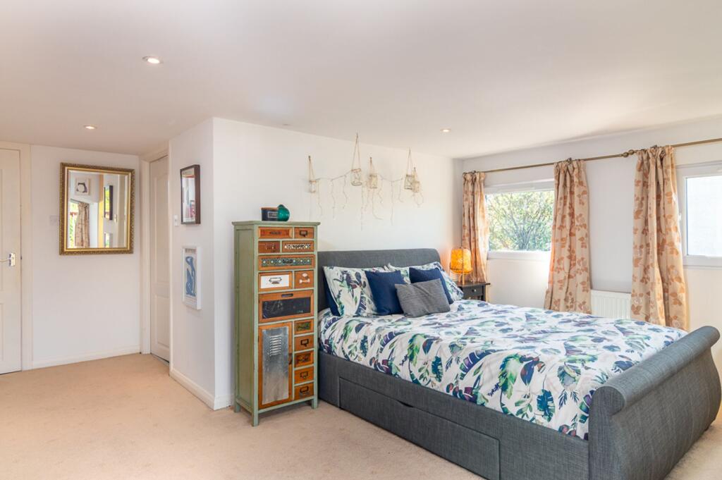 Principal bedroom