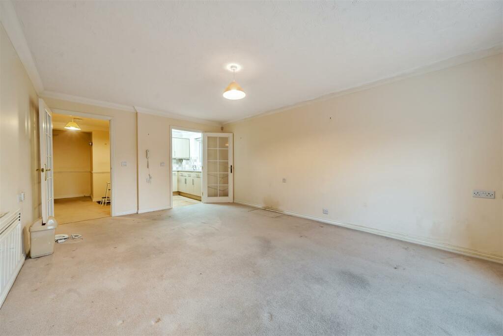 Living Room (2).jpg