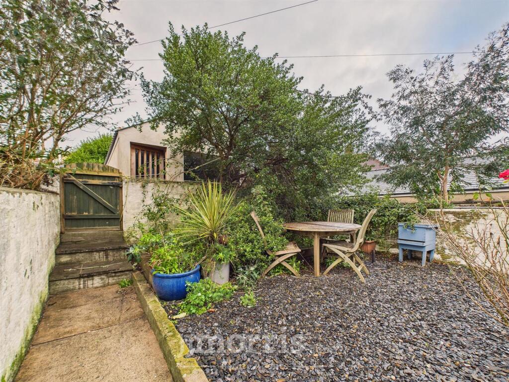 Garage/Studio/Workshop