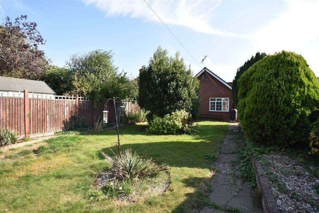 Rear garden (2).JPG
