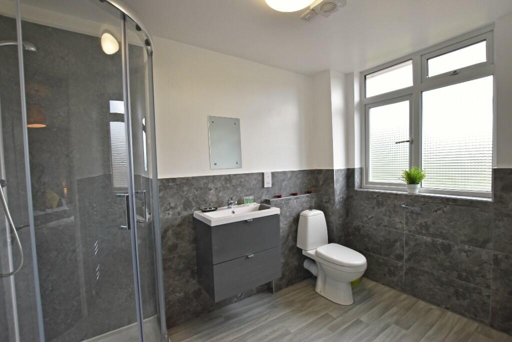 Bedroom 3 ensuite