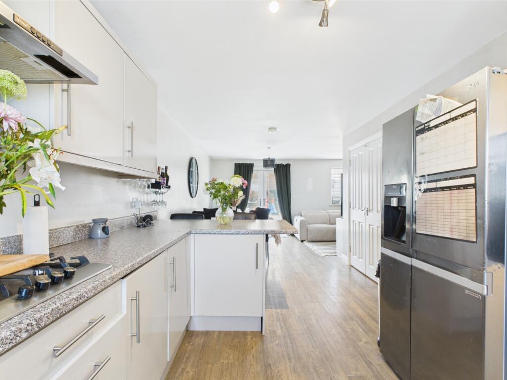 CAM02313G0-PR0081-STILL002