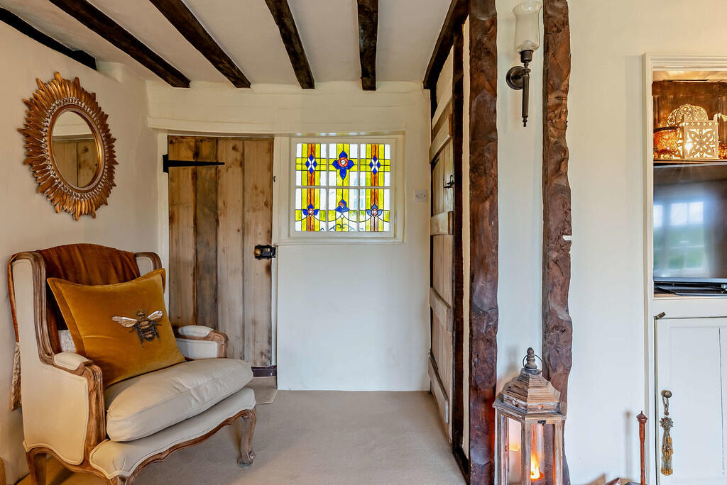 8635540-interior2...