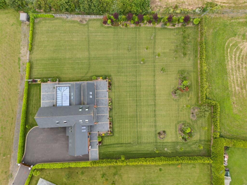 Preston Meadows 5 Bedroom Detached Property - Gard