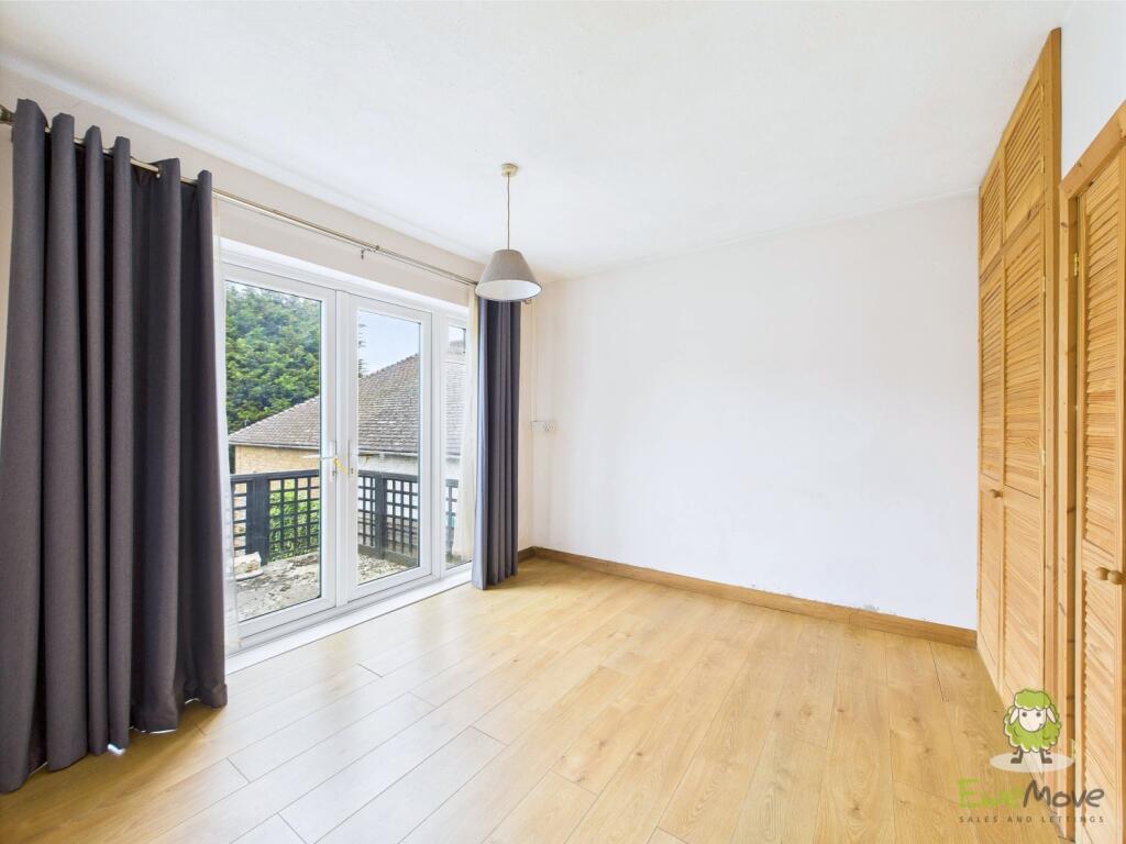 CAM01543G0-PR0128-STILL011