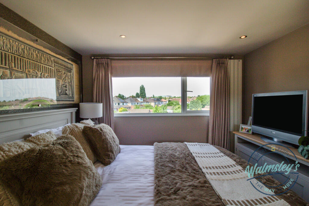 Loft bedroom with full dormer_1