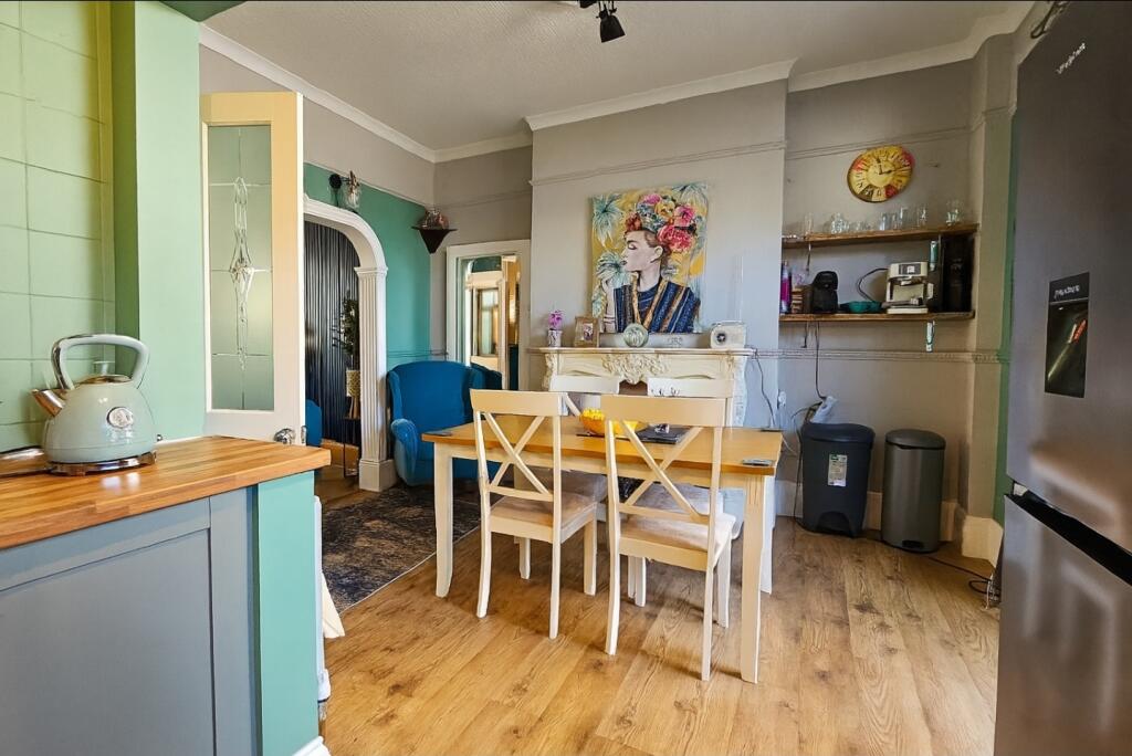 Kitchen / dining room