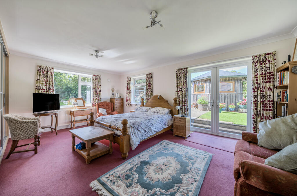 1358992-5-68d562c...