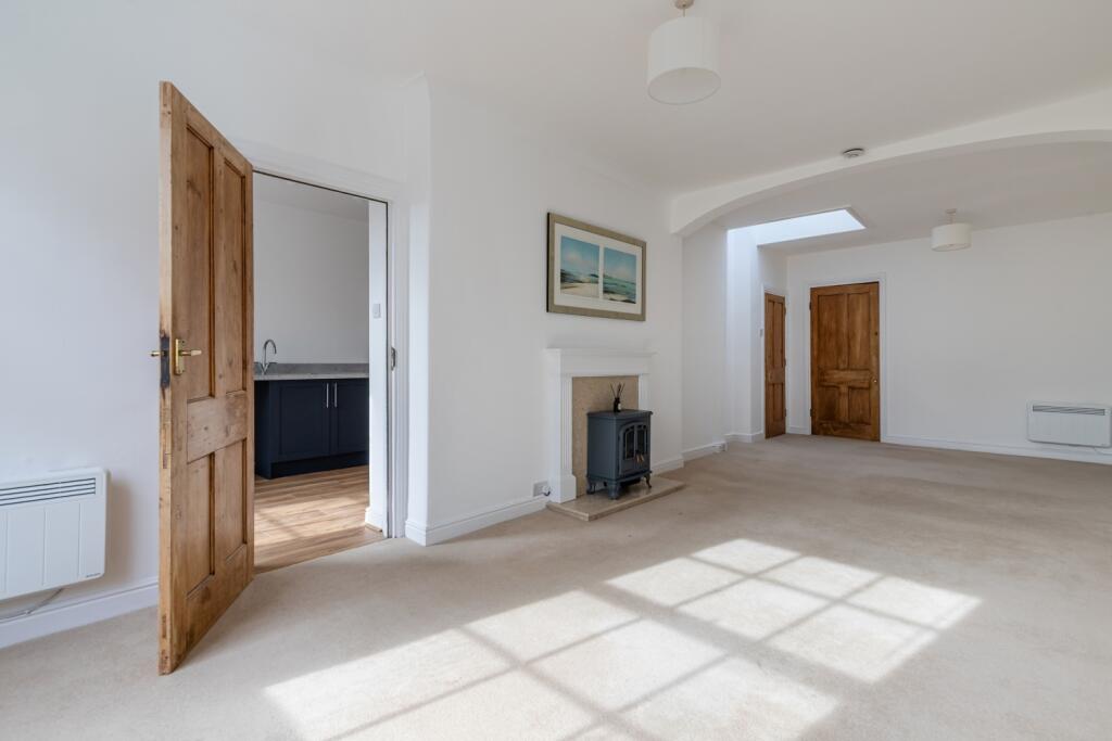 A08 - 3 Courtlands Torquay - 250414