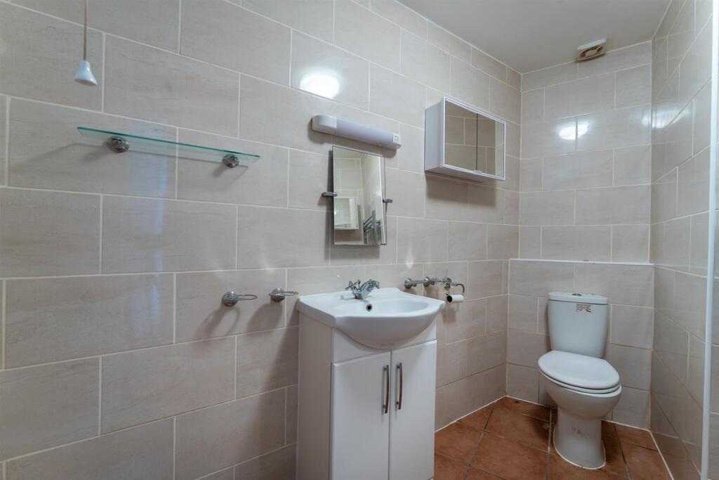 Shower Room 2.jpg