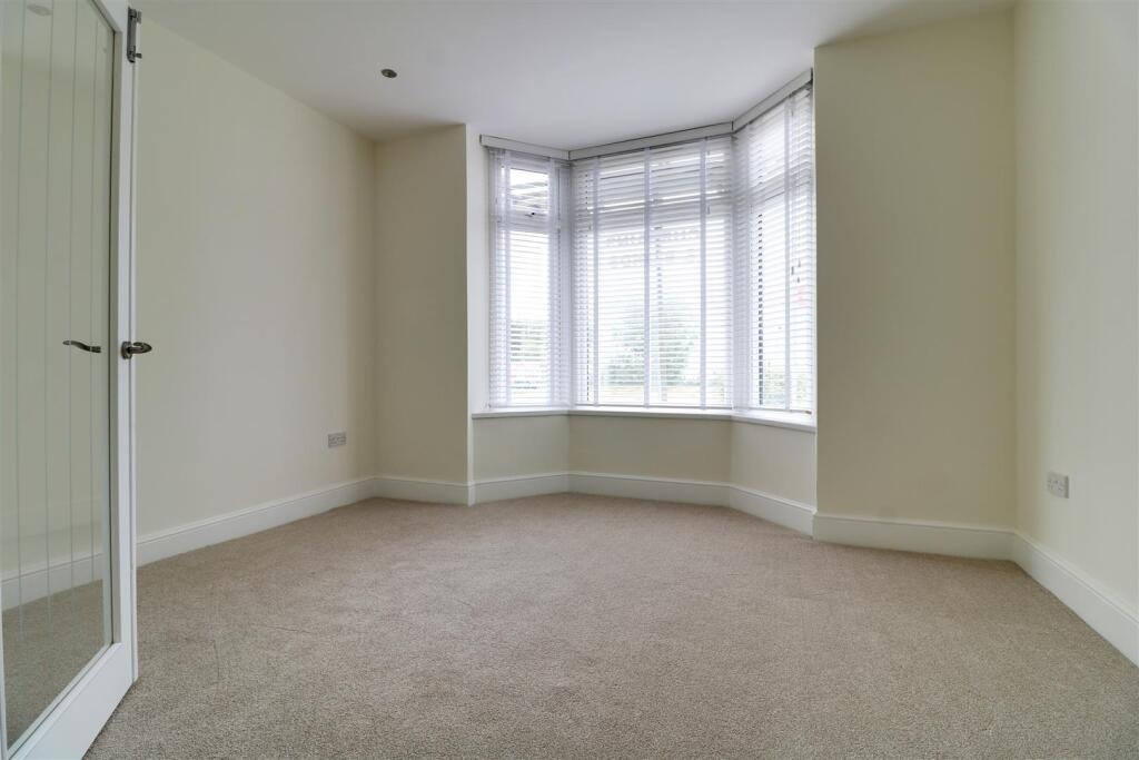 DOUBLE BEDROOM measuring