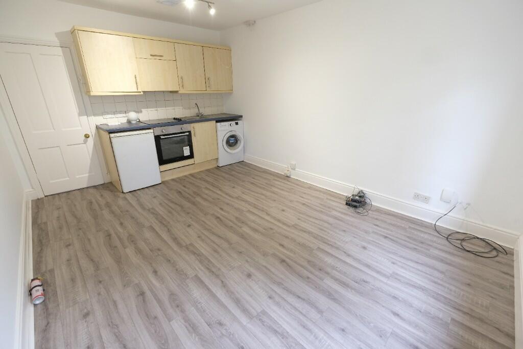 OPEN PLAN ROOM