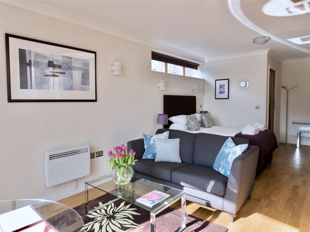 11 Byron House - 6.jpg