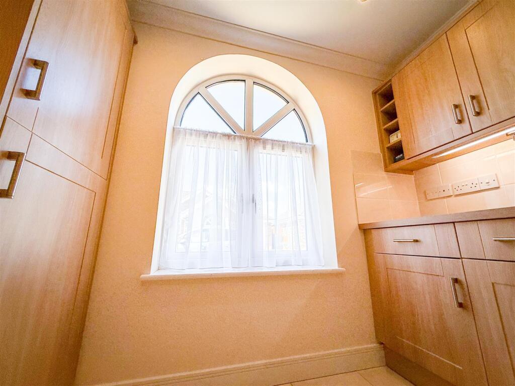 ALTERNATE VIEW OF KITCHEN