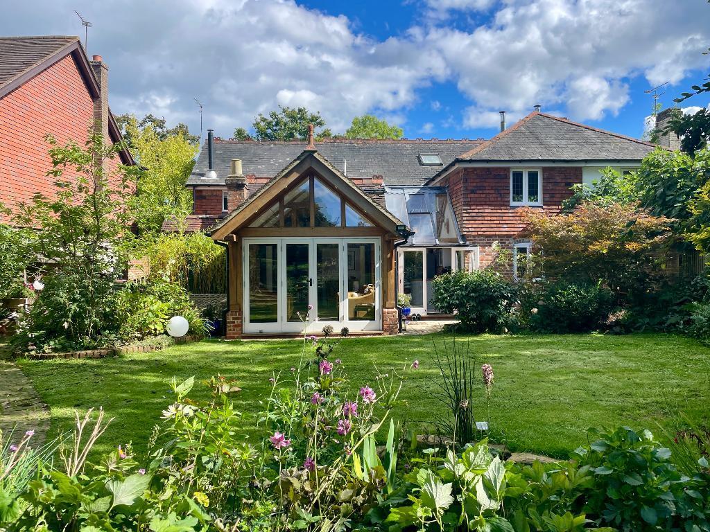 Good sized rear garden overlooking field