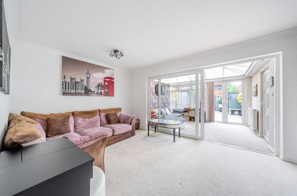 18 Whernside, Rugby (3).jpg