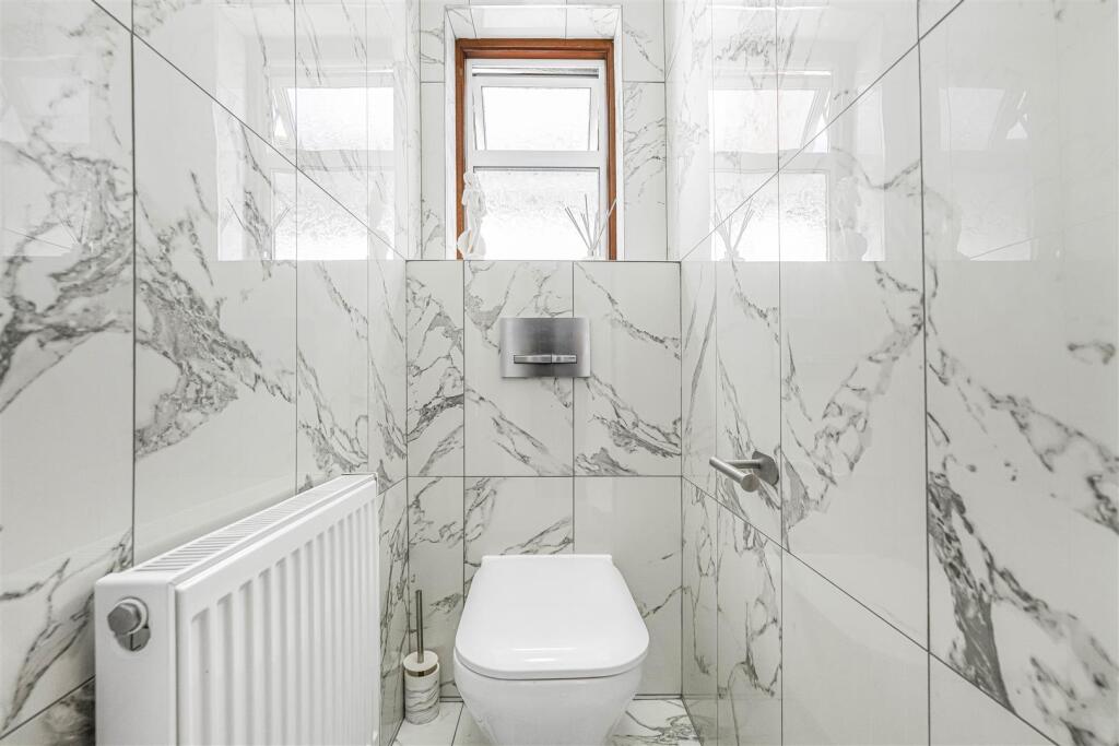 SEPARATE WC