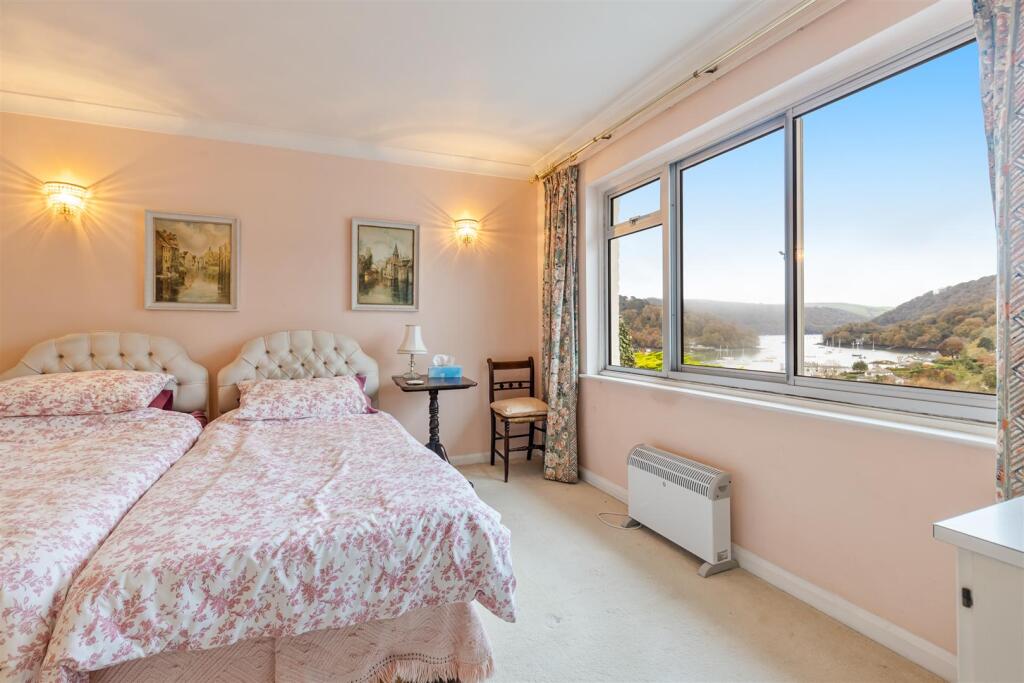 A21 - Pennymead Riverside Road Dittisham - 241106.