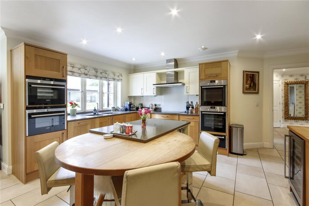 Kitchen/Breakfast Rm