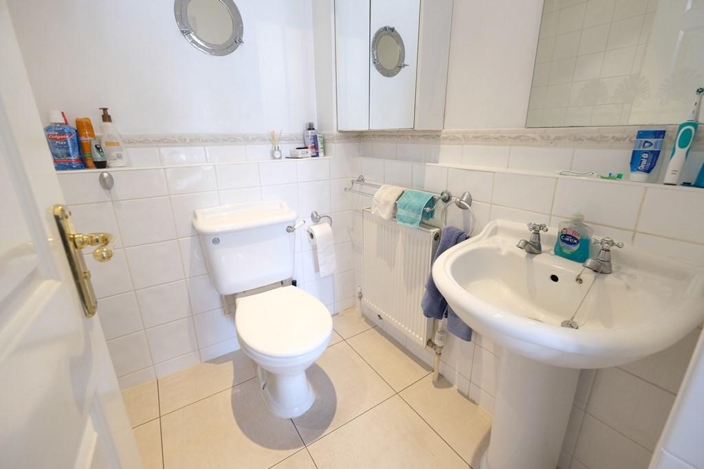 EN SUITE BATHROOM