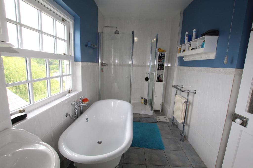 bathroom (2).JPG