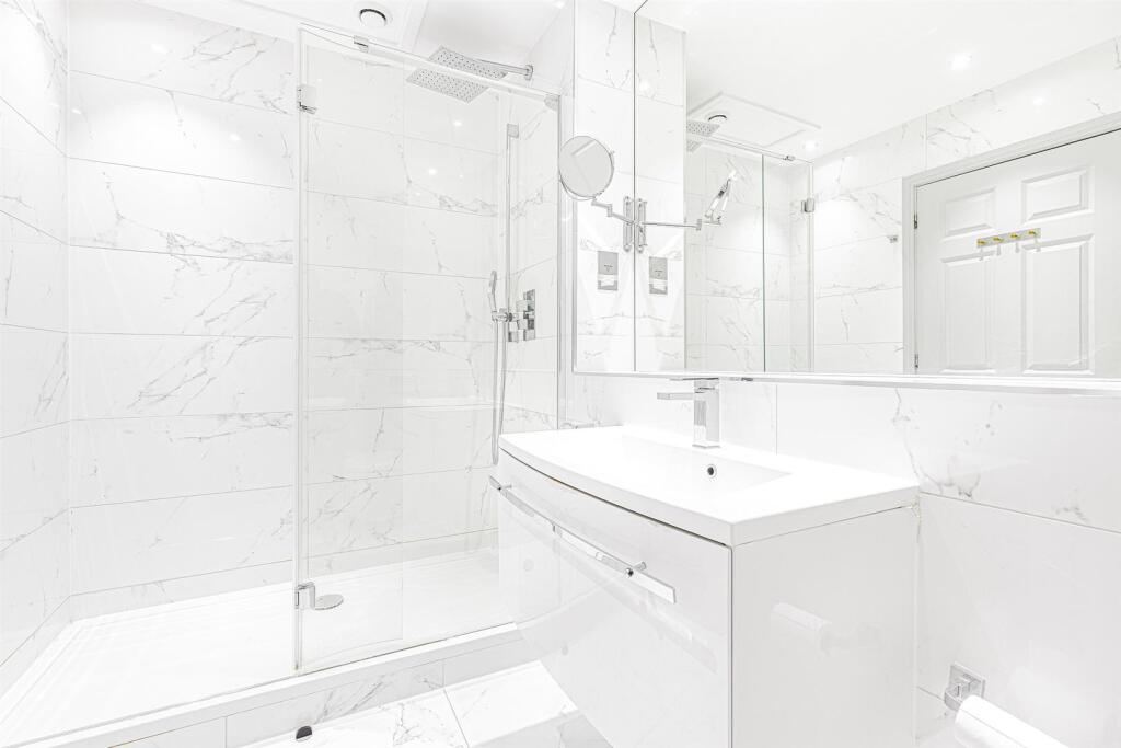 Shower room.jpg