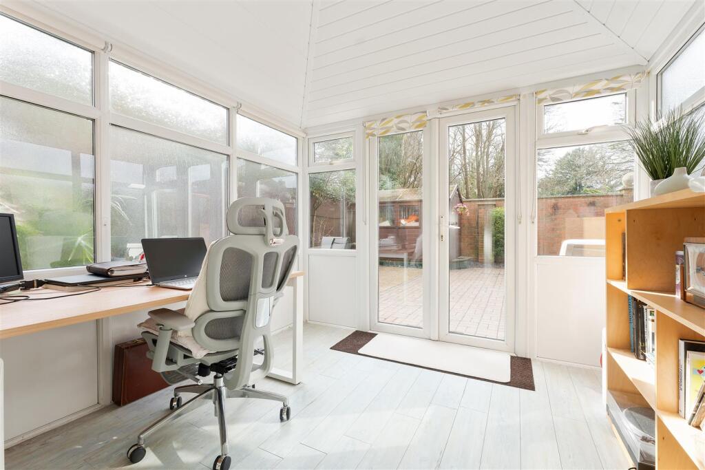 1 Milburn Close-15.jpg