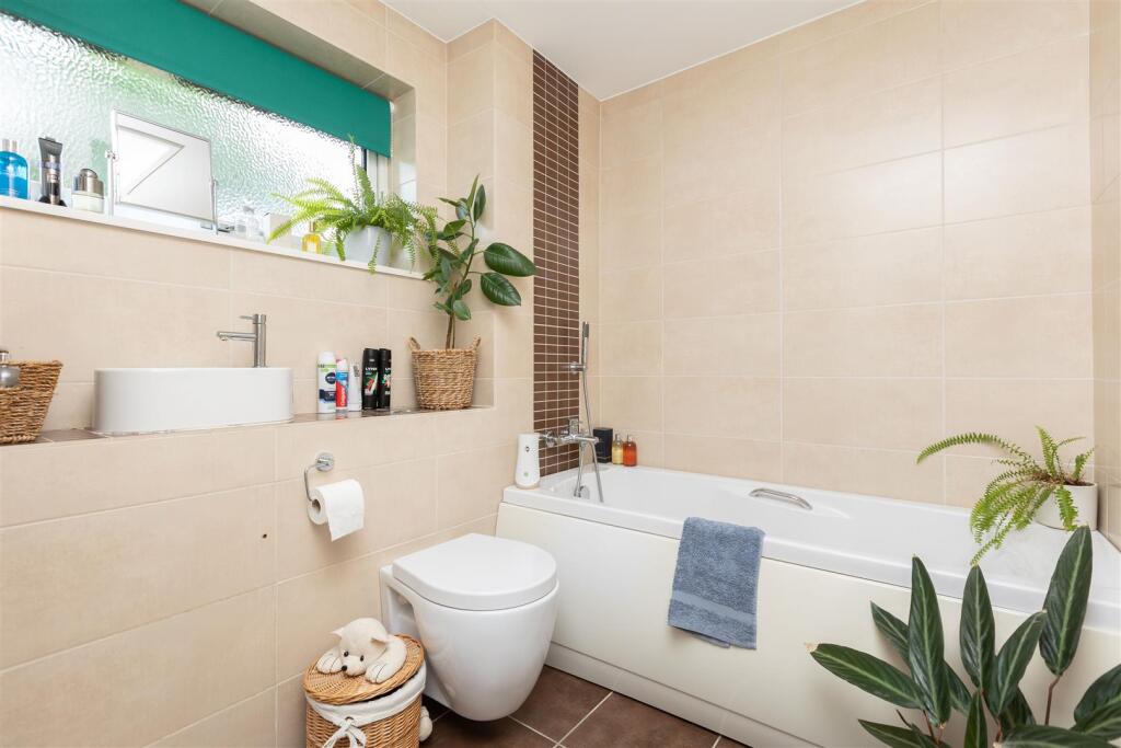 9 Milne Close-5.jpg