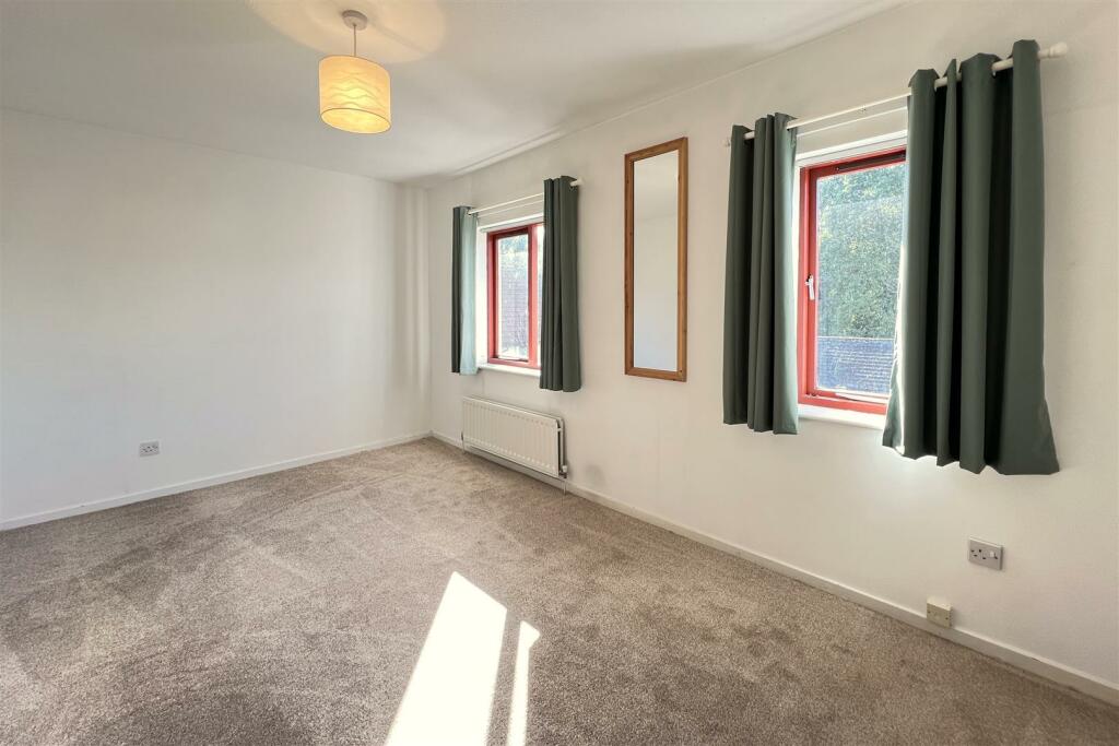 Bedroom 1.JPG