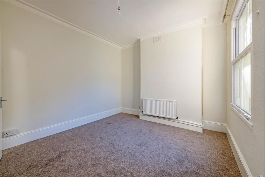 18a Darlan Rd Bed 2.jpg