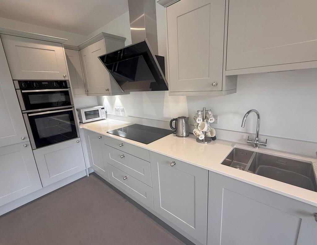 2 Harwood Apartme...