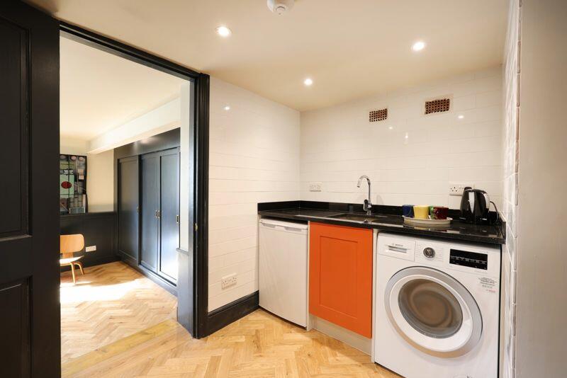 Lower floor landing
