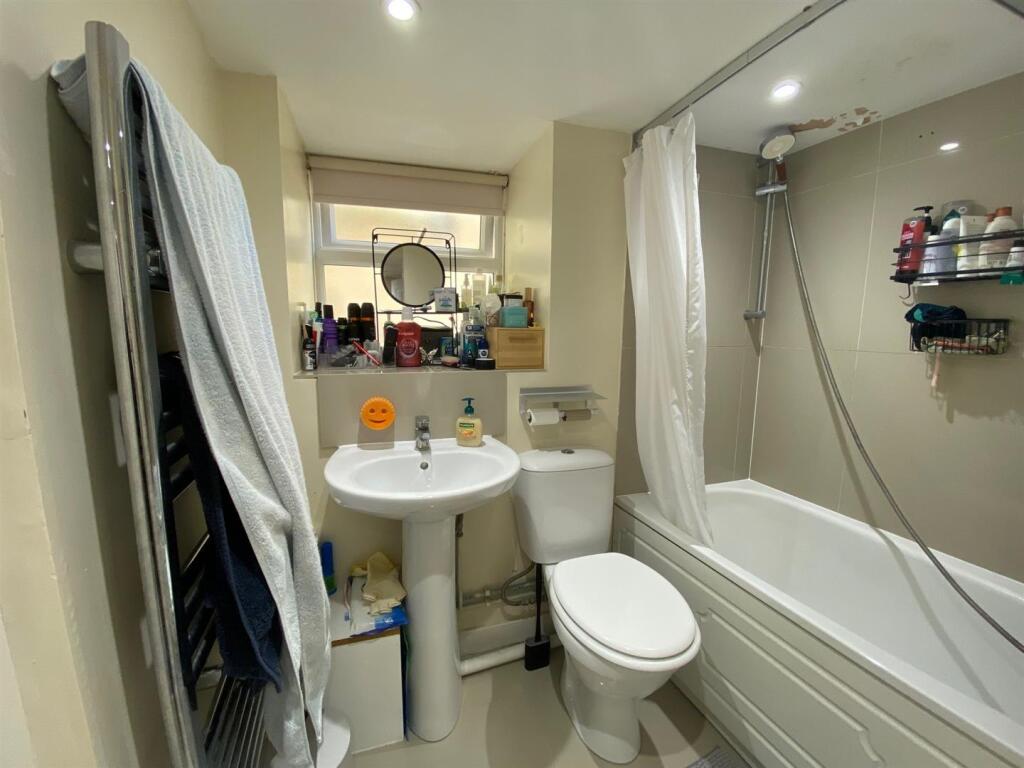 Bathroom (1).jpg