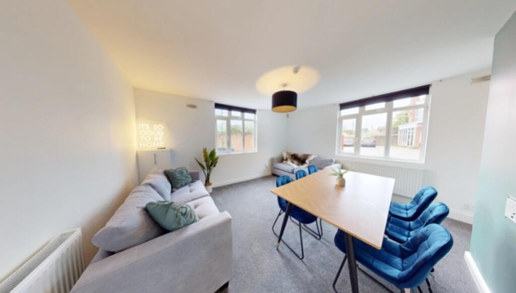 A spacious and inviting large modern living roo...