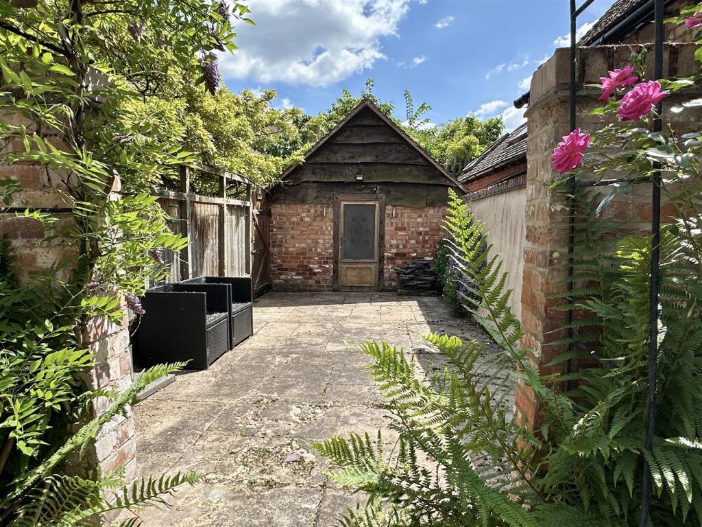 courtyard -out house