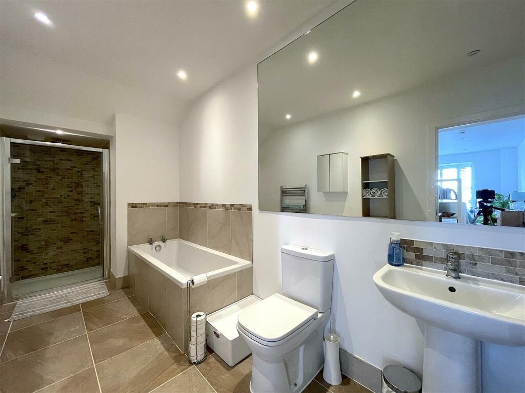 Bathroom (1).jpeg