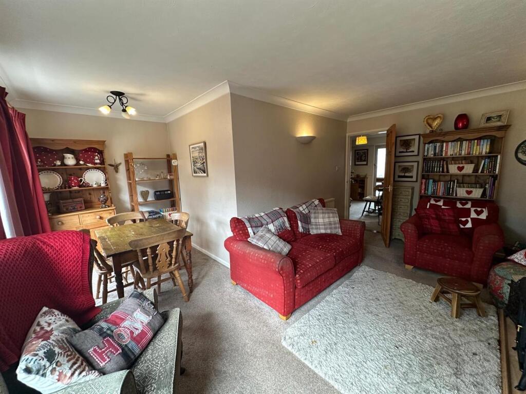 Sitting Room/Dining Room